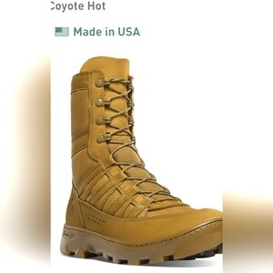 DONNER ,Coyote Hot,    6 Man's,  7.5 Women's.  MARINES BOOTS